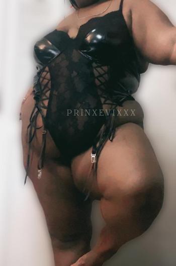 Vix, 25  female escort, Frederick